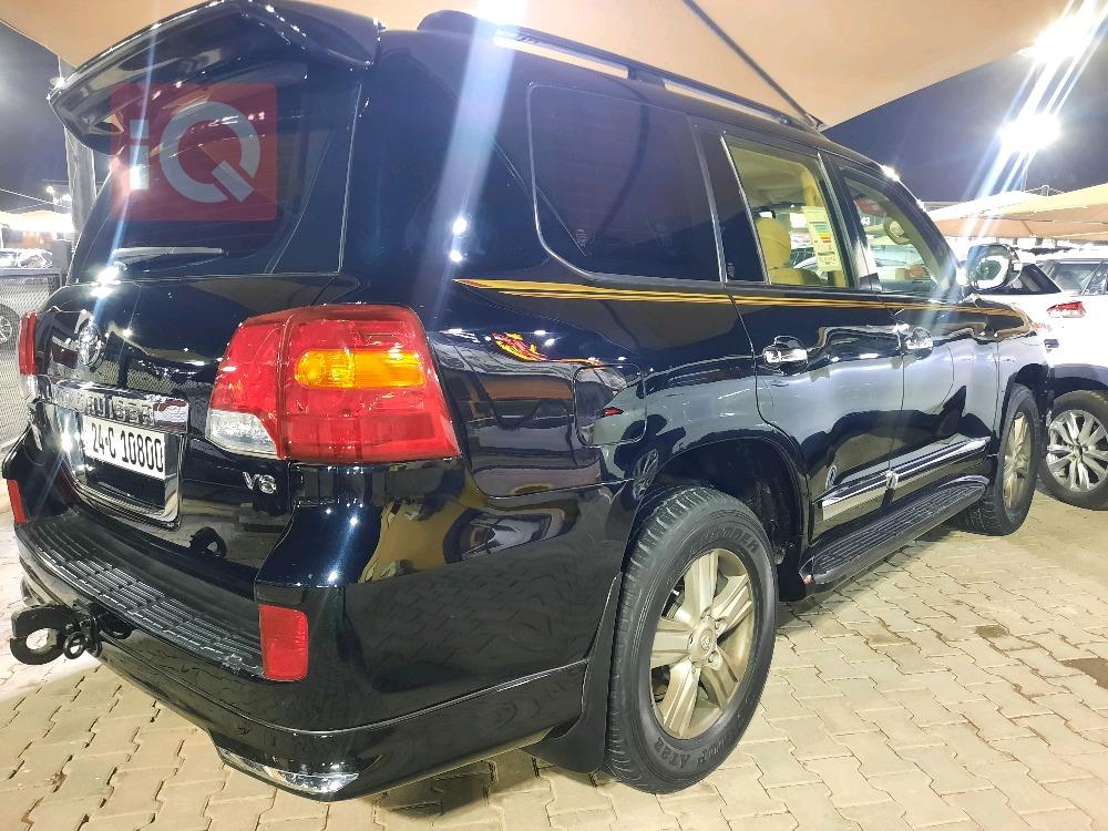 تۆیۆتا لاند کروزەر